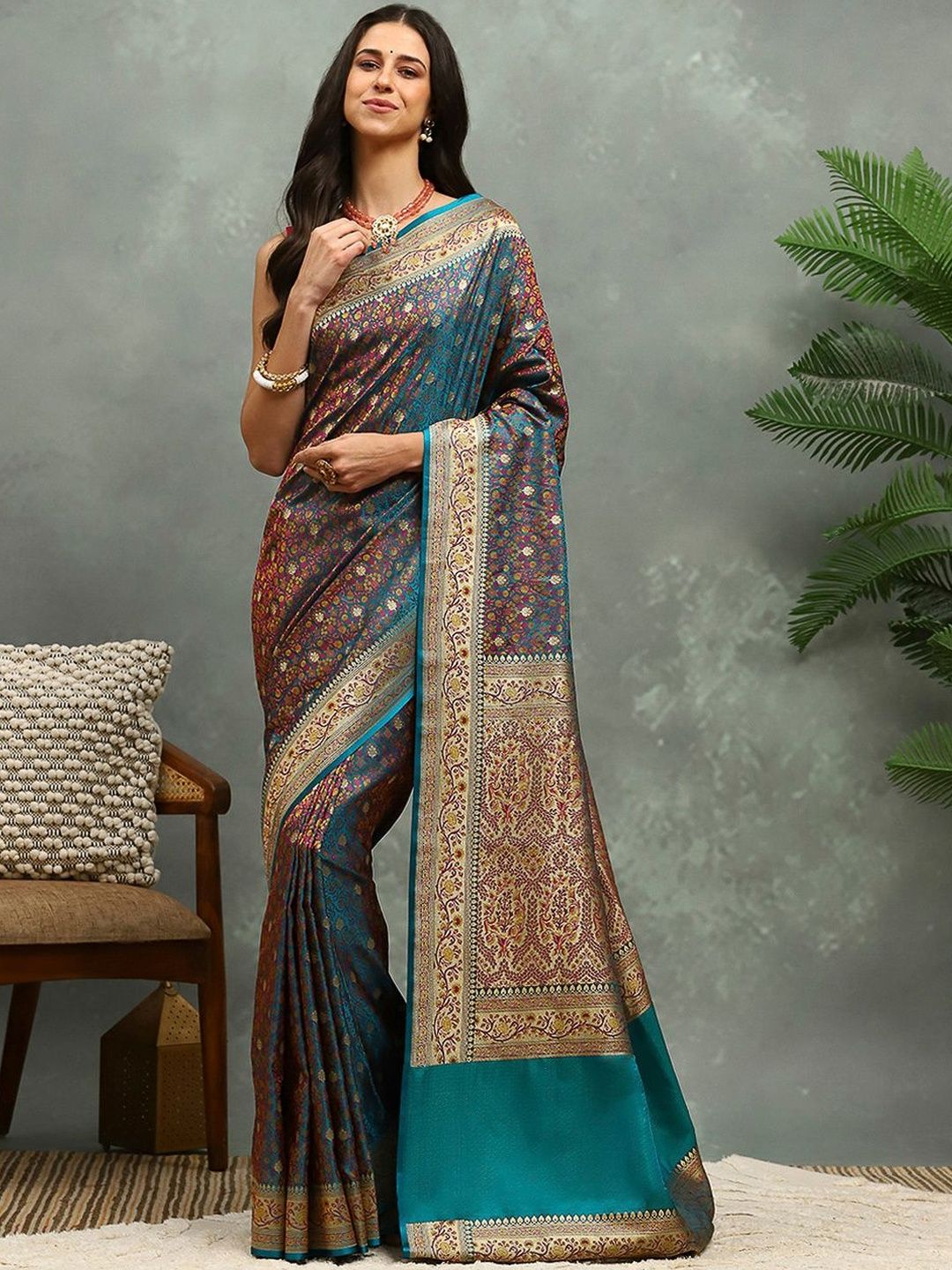 P5mwfbck_ea8f8beeaea54390a336829aea3990da.jpg Meena Bazaar Ethnic Motifs Woven Design Zari Heavy Work Banarasi Saree - Image 1